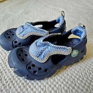 CROCS Toddlers Mesh Clogs. Size C8-9